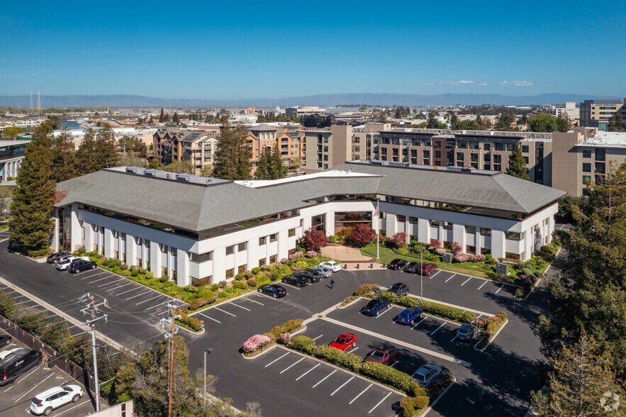 805 Veterans Blvd, Redwood City, CA à louer - Aérien – Image 2 sur 18