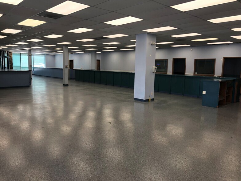 345 E Indian Trl, Aurora, IL à louer - Photo de l’immeuble – Image 3 sur 5