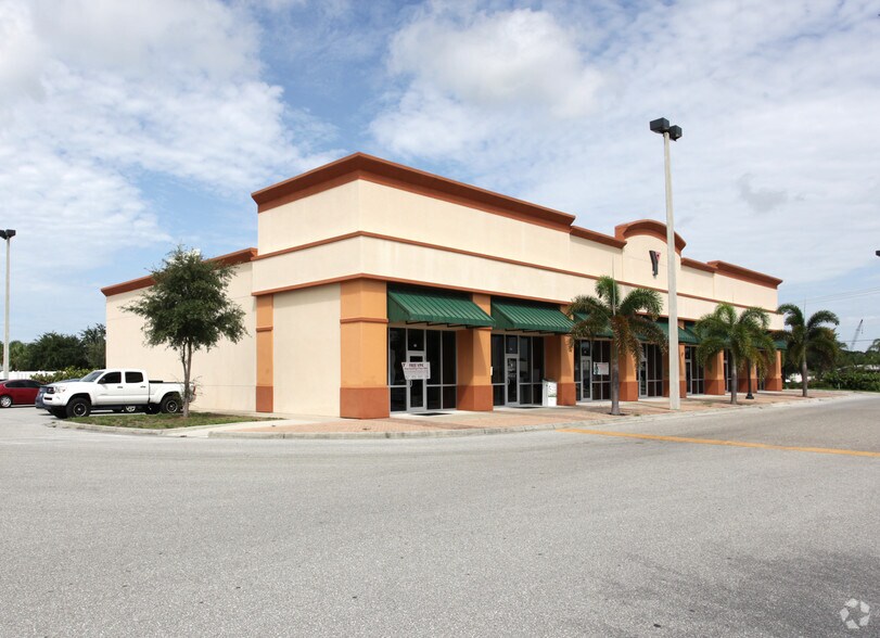 10169 Tamiami Trl, Punta Gorda, FL à louer - Photo de l’immeuble – Image 2 sur 26