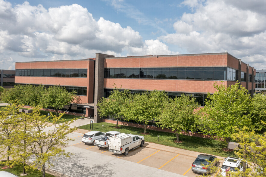 1089 Jordan Creek Pky, West Des Moines, IA à louer - Photo de l’immeuble – Image 2 sur 7