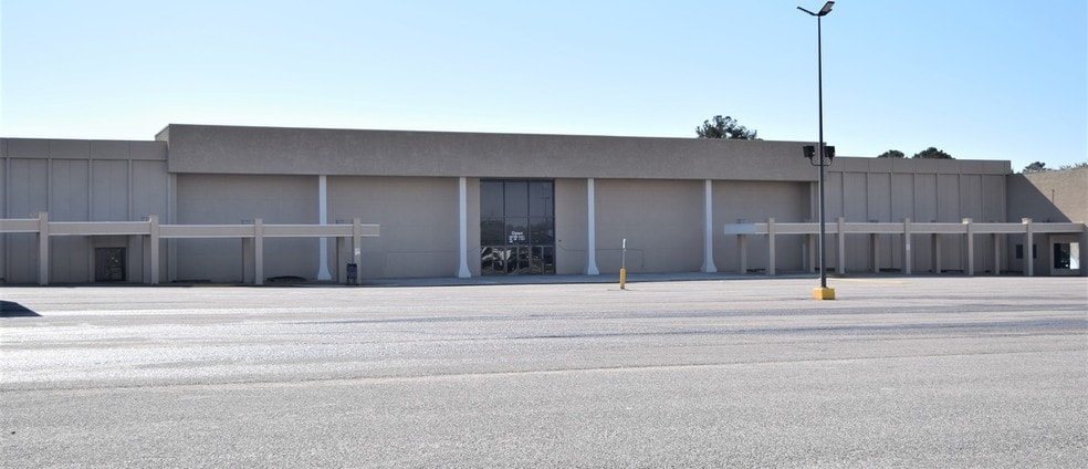 2234-2288 E South Blvd, Montgomery, AL à vendre - Photo de l’immeuble – Image 1 sur 23