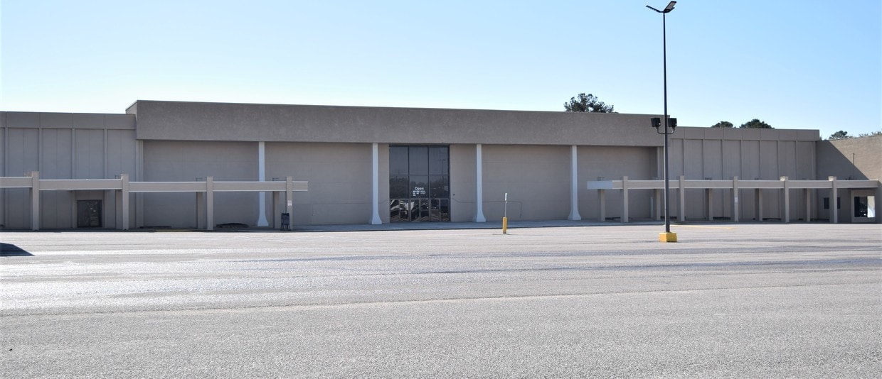 2234-2288 E South Blvd, Montgomery, AL à vendre Photo de l’immeuble– Image 1 sur 24