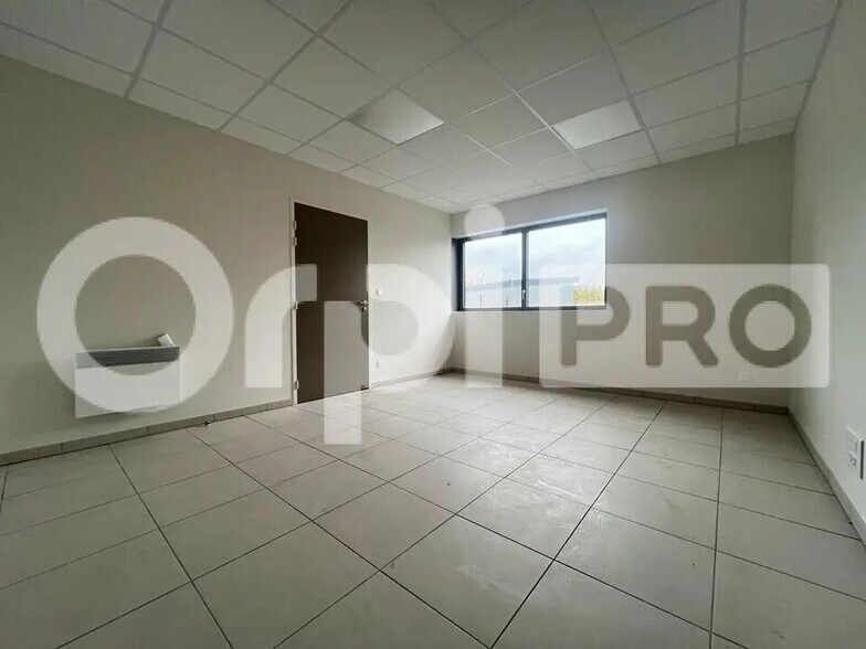 6 Rue Des Cumines, Vrigny à louer - Photo de l’immeuble – Image 2 sur 5