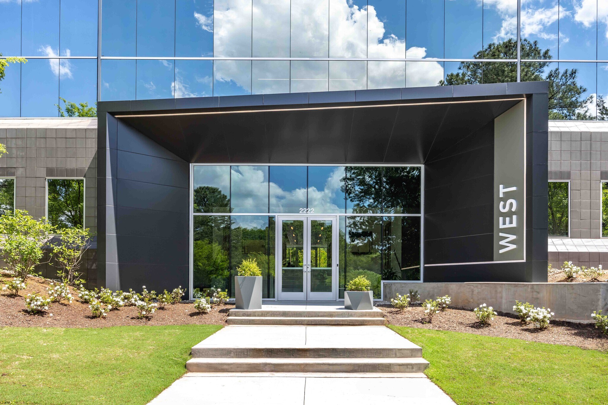 2222 Highway 54, Durham, NC à louer Photo principale– Image 1 sur 9