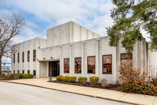 Plus de détails pour 1645 Birchwood Ave, Des Plaines, IL - Bureau à vendre