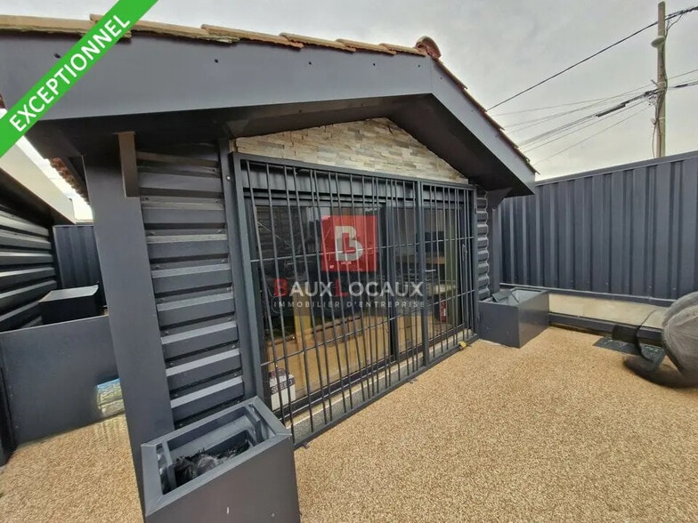 Local d’activités dans La Fare-les-Oliviers à louer - Photo de l’immeuble – Image 2 sur 7