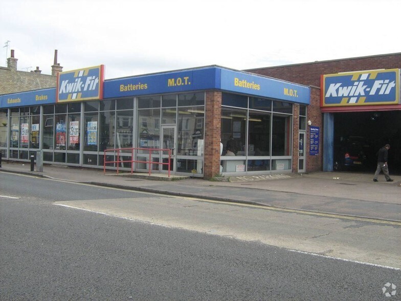 60 Carnarvon Rd, Clacton On Sea à louer - Photo principale – Image 1 sur 1