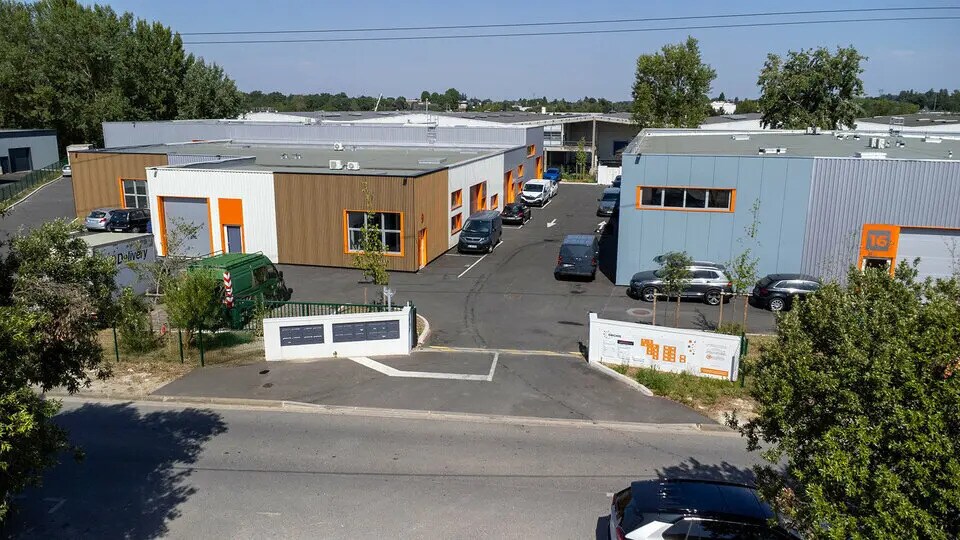 Local d’activités dans Carbon-Blanc à louer Photo de l’immeuble– Image 1 sur 8