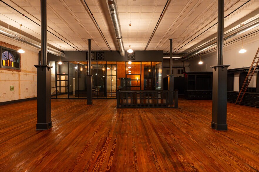 119 W San Antonio St, Lockhart, TX à louer - Photo de l’immeuble – Image 3 sur 26