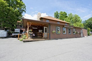 Plus de détails pour 2660 Ridge Rd, Queensbury, NY - Local commercial à vendre