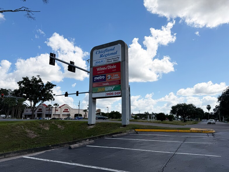2202 N Young Blvd, Chiefland, FL à louer - Photo de l’immeuble – Image 3 sur 4