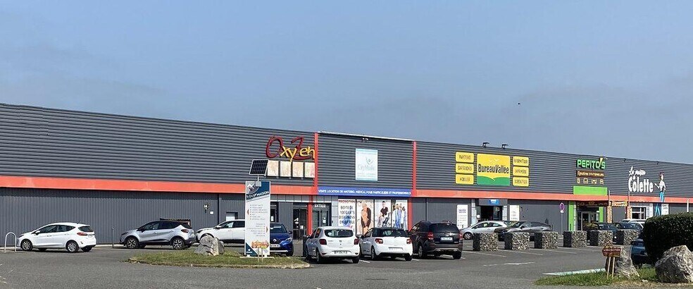 9 Route De Pau Lieu Dit Lasbats, Ibos à louer - Photo de l’immeuble – Image 1 sur 1