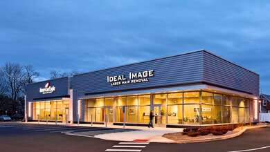 1245 New Britain Ave, West Hartford, CT à louer Photo de l’immeuble– Image 1 sur 3