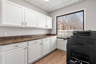 4920 Pleasant St, West Des Moines, IA à louer Photo intérieure– Image 2 sur 14