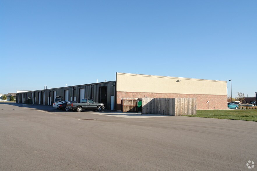 7330 W 33rd St, Wichita, KS à louer - Photo de l’immeuble – Image 3 sur 42