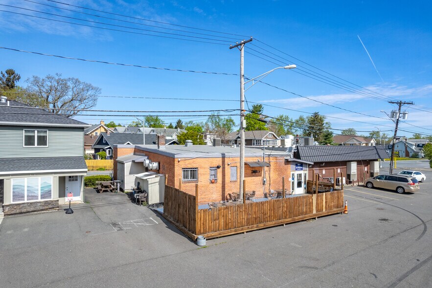 327 Broadway, Albany, NY à vendre - Photo de l’immeuble – Image 3 sur 14