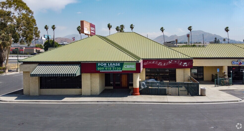 1975-2017 S Diners Ct, San Bernardino, CA à louer - Photo de l’immeuble – Image 3 sur 7
