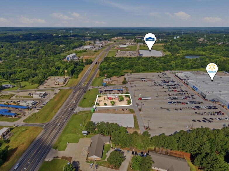 2215 S Loop 256, Palestine, TX à louer - Photo de l’immeuble – Image 3 sur 6