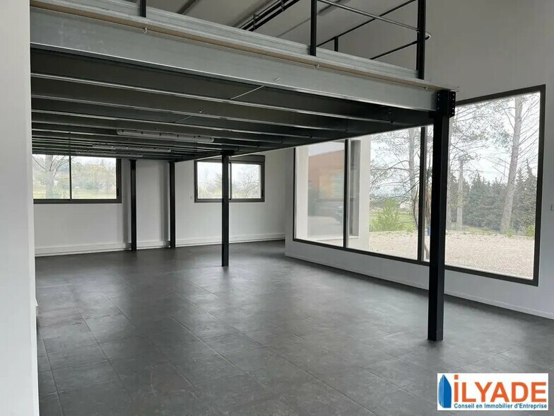 Bureau dans Gardanne à louer - Photo de l’immeuble – Image 1 sur 6