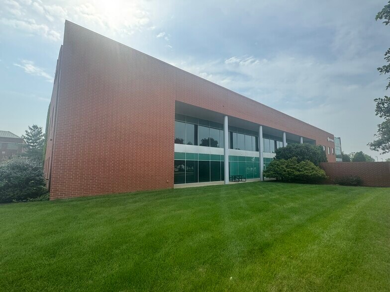 2100 S Oak St, Champaign, IL à louer - Photo de l’immeuble – Image 2 sur 15