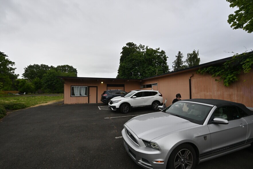 2625 Pacific Ave, Forest Grove, OR à vendre - Photo de l’immeuble – Image 3 sur 5