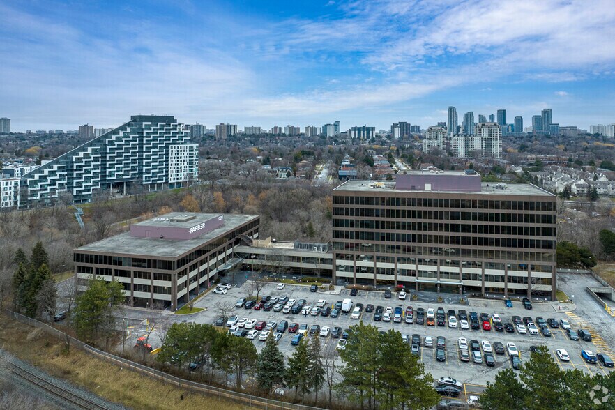 1210 Sheppard Ave E, Toronto, ON à louer - Photo de l’immeuble – Image 3 sur 11