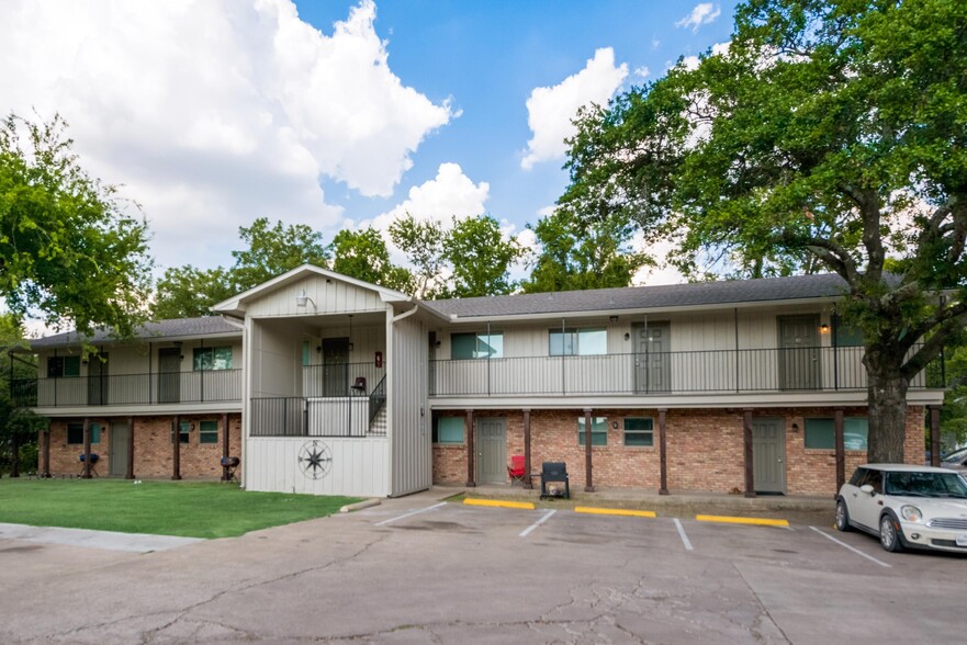 1003 S Houston St, Kaufman, TX à vendre - Photo principale – Image 1 sur 11