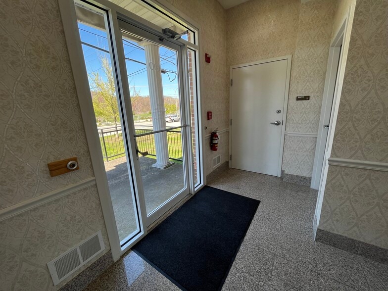 100 Centerville Rd, Warwick, RI à louer - Photo intérieure – Image 3 sur 9