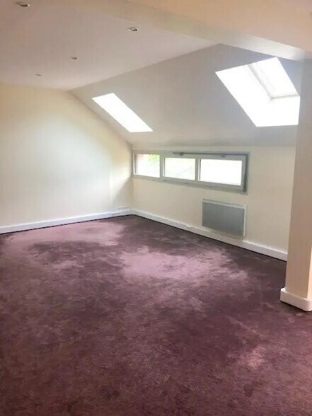 Bureau dans Saint-Nom-la-Bretèche à louer - Photo intérieure – Image 3 sur 4