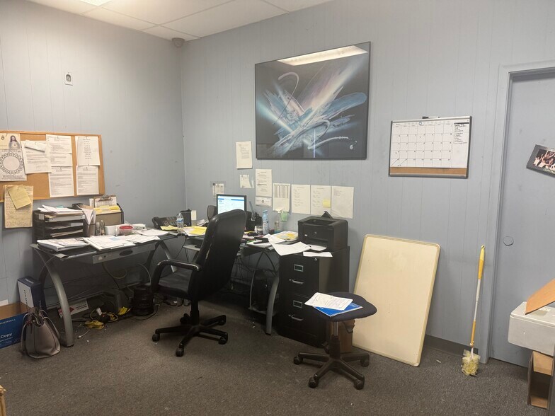 34401 Commerce Rd, Fraser, MI à louer - Photo de l’immeuble – Image 3 sur 30