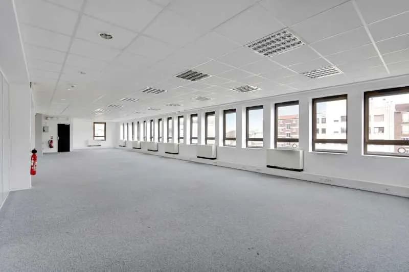 Bureau dans Clichy à louer - Photo de l’immeuble – Image 1 sur 9