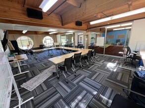 101 Lucas Valley Rd, San Rafael, CA à louer Photo intérieure– Image 2 sur 16