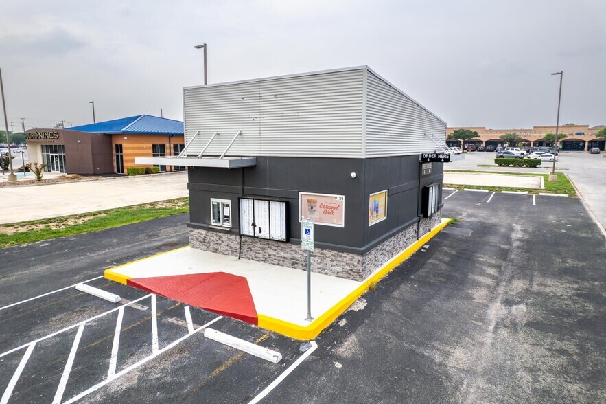 9139 Grissom Rd, San Antonio, TX à louer - Photo de l’immeuble – Image 1 sur 7