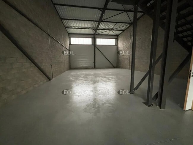 Plus de détails pour Local d'activités à louer