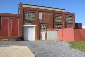 30 N 3rd St, Womelsdorf, PA à louer Photo de l’immeuble– Image 2 sur 10