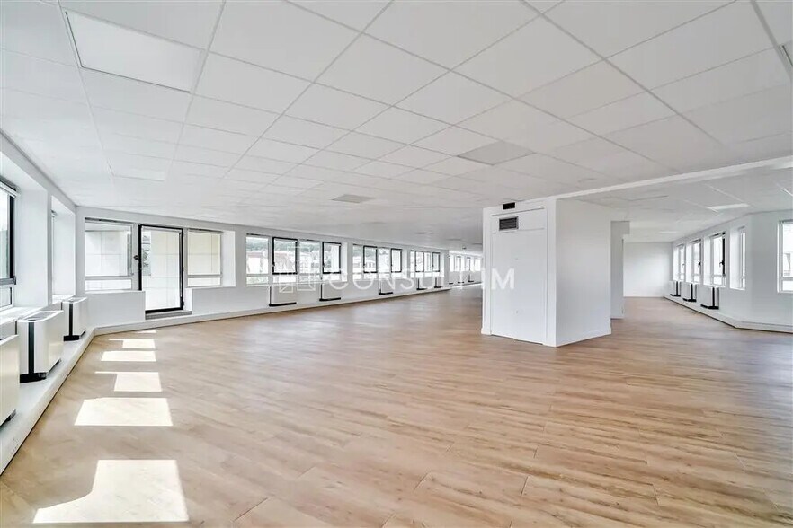 Bureau dans Issy-les-Moulineaux à louer - Photo de l’immeuble – Image 1 sur 9