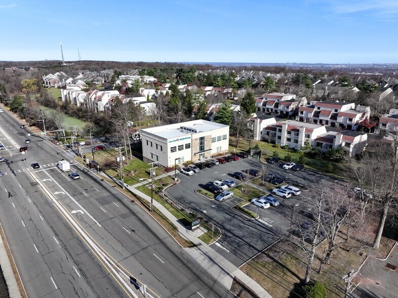 456 Prospect Ave, West Orange, NJ à vendre - Photo de l’immeuble – Image 2 sur 6