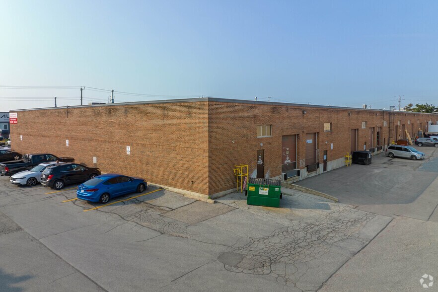 1375 Aimco Blvd, Mississauga, ON à louer - Photo de l’immeuble – Image 3 sur 5