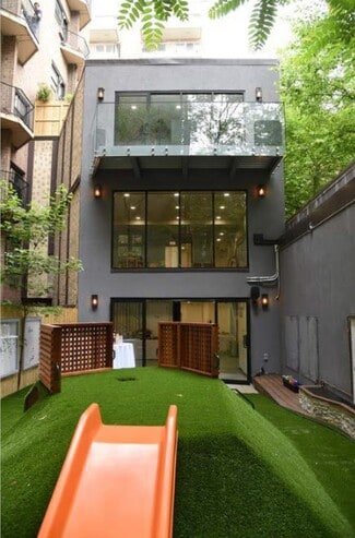 Plus de détails pour 207 Thompson St, New York, NY - Local commercial à louer