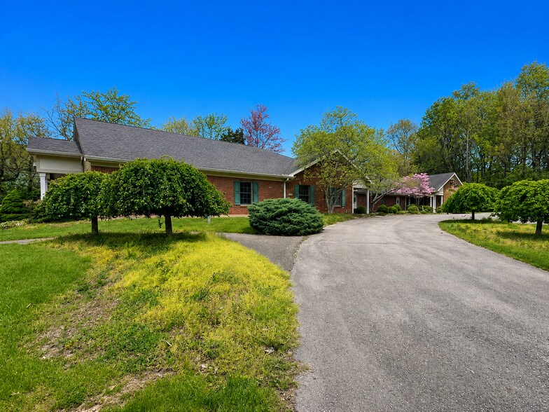 11907 Montgomery Rd, Cincinnati, OH à louer - Photo de l’immeuble – Image 1 sur 14