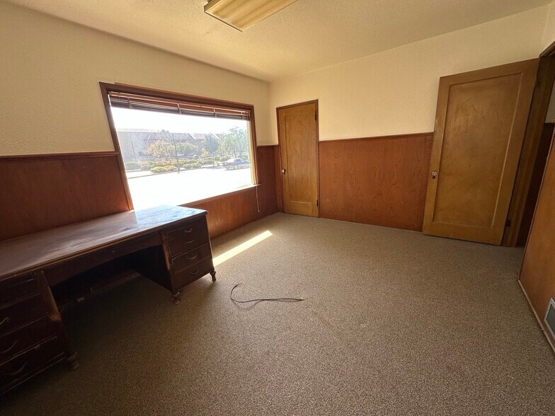 301 E Main St, Santa Maria, CA à vendre - Photo de l’immeuble – Image 2 sur 6