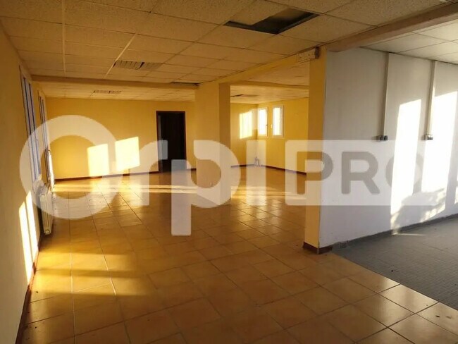Plus de détails pour Local commercial à vendre
