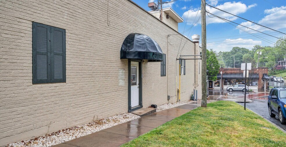 1329 Grandin Rd SW, Roanoke, VA à louer - Photo de l’immeuble – Image 2 sur 5