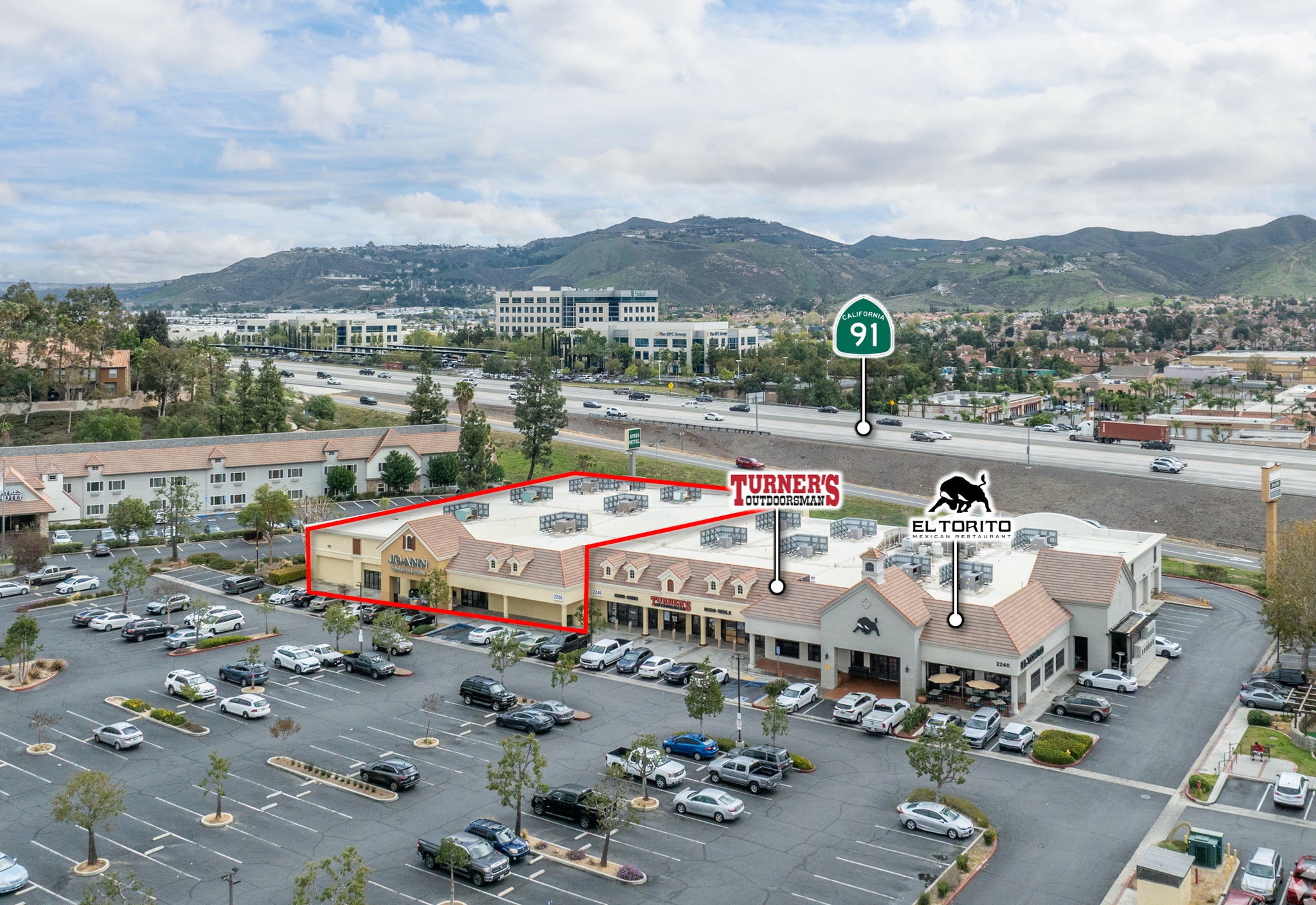 2210-2280 Griffin Way, Corona, CA à louer Photo de l’immeuble– Image 1 sur 2