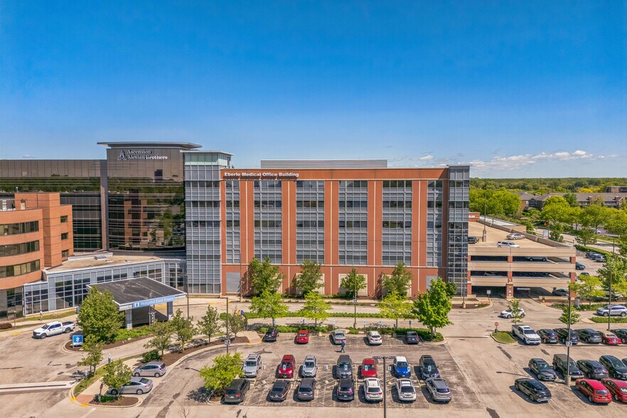 800 Biesterfield Rd, Elk Grove Village, IL à louer - Photo de l’immeuble – Image 3 sur 9