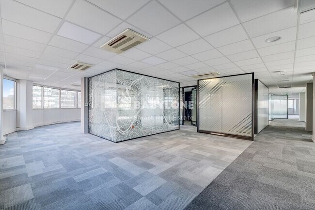 Plus de détails pour 12 Rue Rouget De Lisle, Issy-les-Moulineaux - Bureau à louer