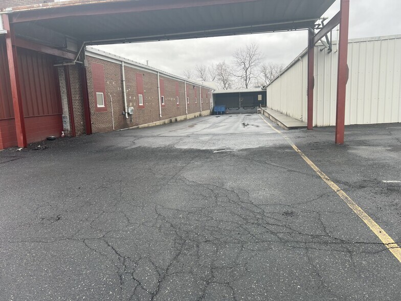 550 S Green St, Nazareth, PA à louer - Photo de l’immeuble – Image 3 sur 5
