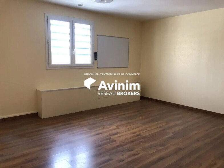 Local d’activités dans Saint-Witz à louer - Photo intérieure – Image 2 sur 20