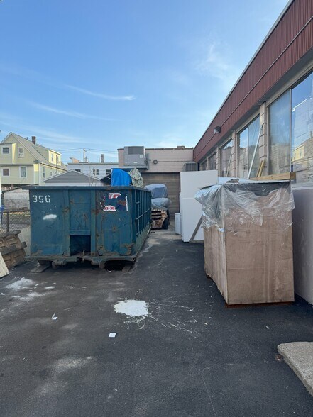 61 Mckinley Ave, Bridgeport, CT à vendre - Photo de l’immeuble – Image 3 sur 7
