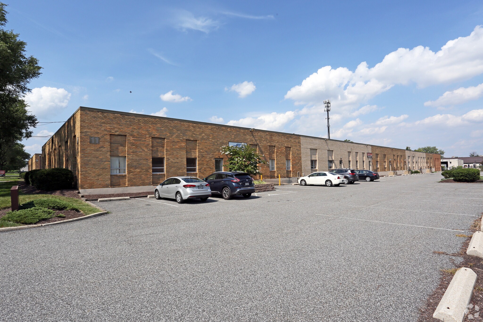 777 Henderson Blvd N, Folcroft, PA à louer Photo principale– Image 1 sur 6